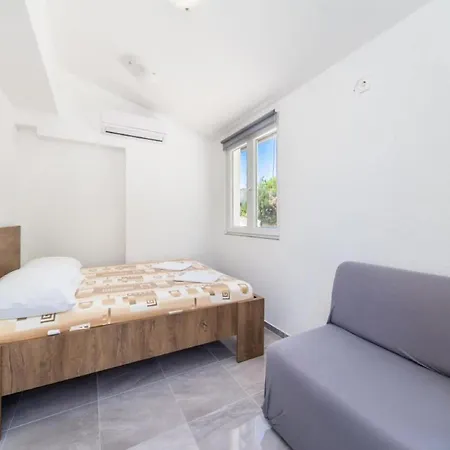 아파트 With Balcony A1 브리스트