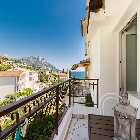 With Balcony A1 *