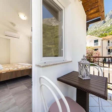 With Balcony A1 *